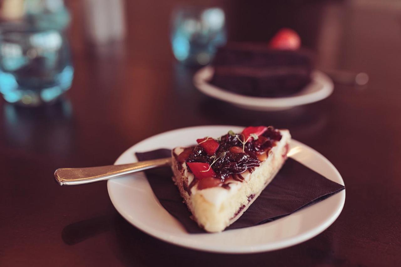 Longlands Inn & Cottages Carnforth Exterior foto A slice of strawberry shortcake