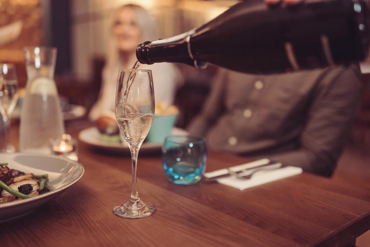 Longlands Inn & Cottages Carnforth Exterior foto Champagne being poured