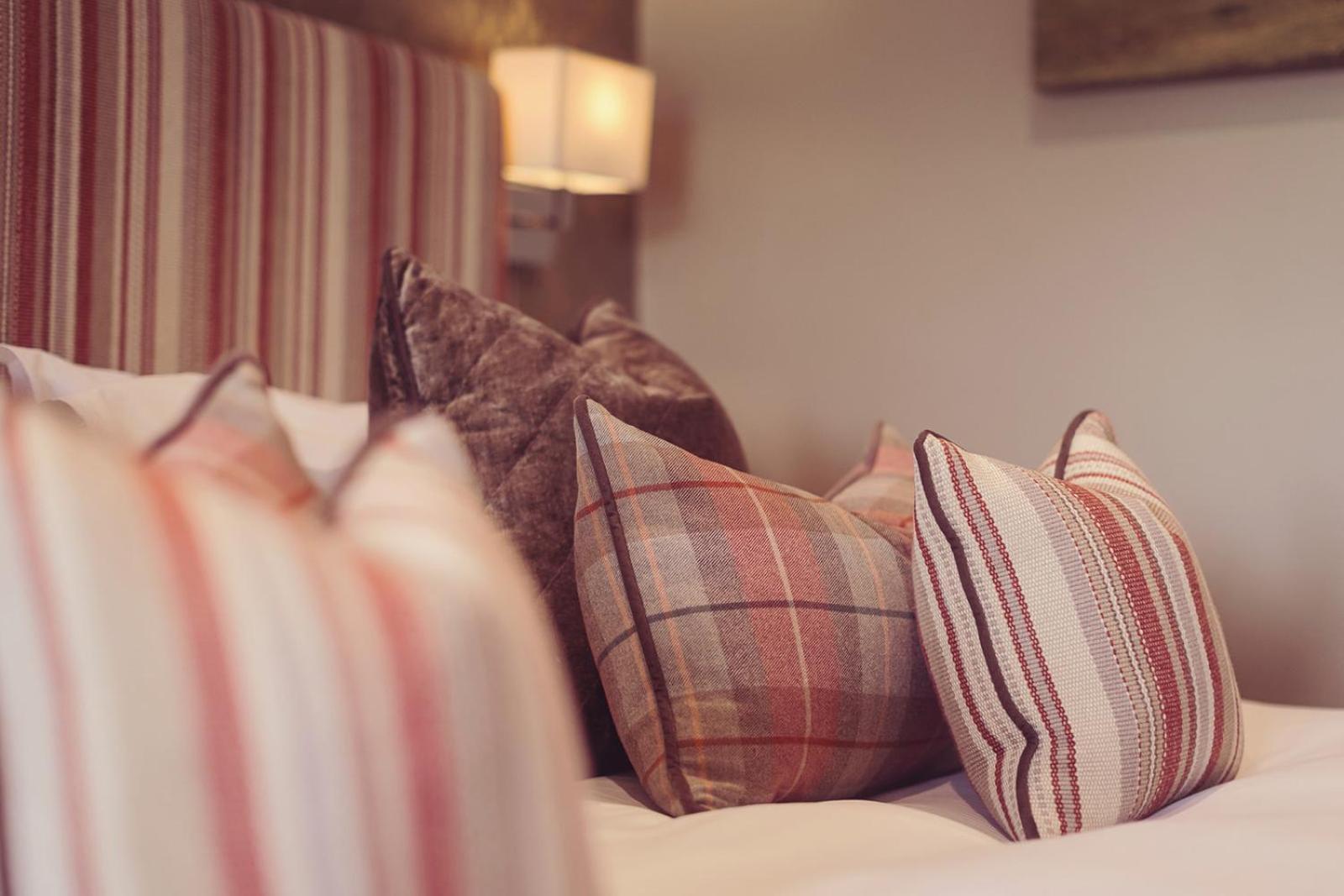 Longlands Inn & Cottages Carnforth Exterior foto Cushions on a bed