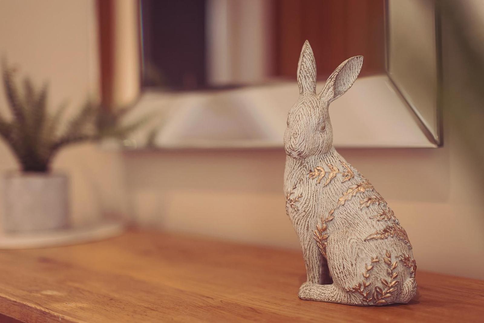 Longlands Inn & Cottages Carnforth Exterior foto A rabbit figurine