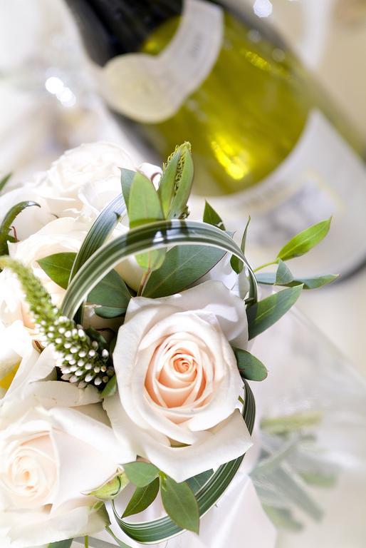 Longlands Inn & Cottages Carnforth Exterior foto Wedding rings